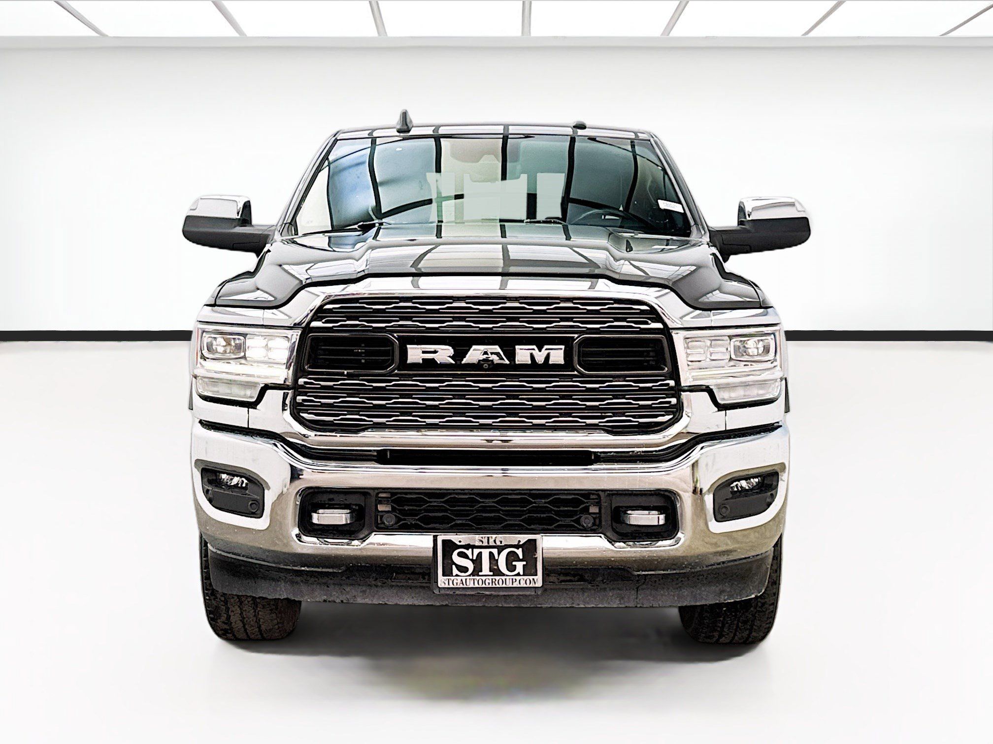 Used 2022 RAM 3500 Limited AWD/4WD image 2
