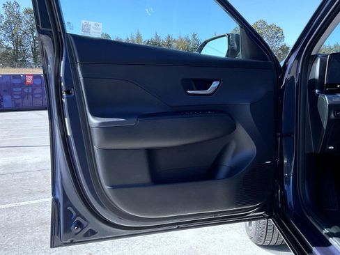 Certified 2025 Hyundai Kona Limited image 9