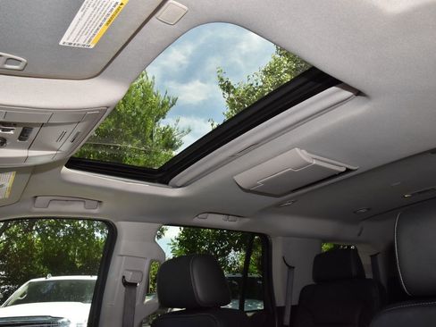 Used 2019 Chevrolet Tahoe Premier AWD/4WD image 35