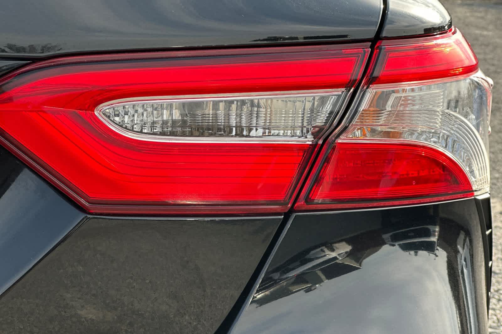 Used 2020 Toyota Camry SE FWD image 32