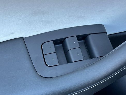 Used 2022 Tesla Model Y Performance image 17