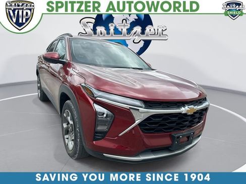 Used 2025 Chevrolet Trax LT w/ LT Convenience Package FWD image 1