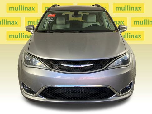 Used 2019 Chrysler Pacifica Limited image 15