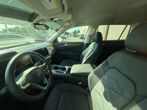 Used 2025 Volkswagen Atlas SE AWD/4WD image 7