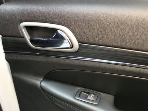 Used 2020 Jeep Grand Cherokee Limited w/ Luxury Group II image 13