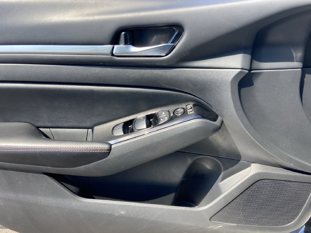 Used 2024 Nissan Altima 2.5 SR FWD image 17