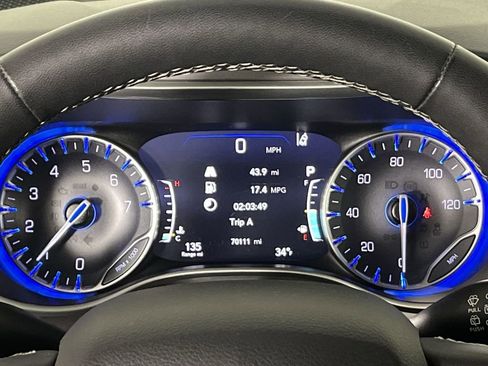 Used 2023 Chrysler Pacifica Touring-L image 15