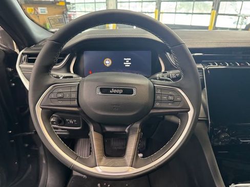 New 2025 Jeep Grand Cherokee Limited w/ Trailer Tow Package AWD/4WD image 19