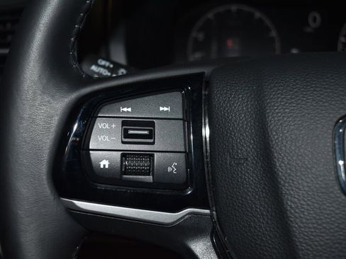 Used 2025 Honda Odyssey Touring image 9