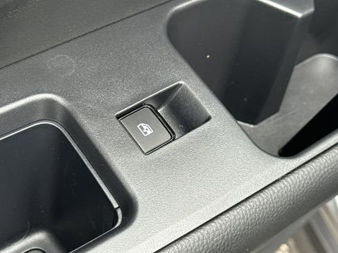 Certified 2024 Nissan Pathfinder SV image 30