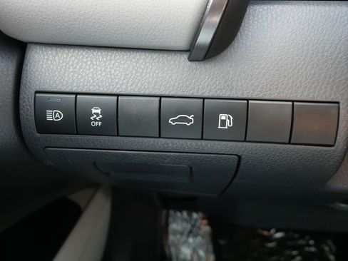 Used 2018 Toyota Camry XLE FWD image 26