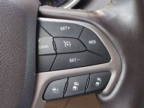 Used 2019 Jeep Grand Cherokee Overland AWD/4WD image 27
