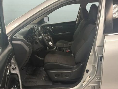 Used 2019 Nissan Rogue SV w/ Premium Package FWD image 21