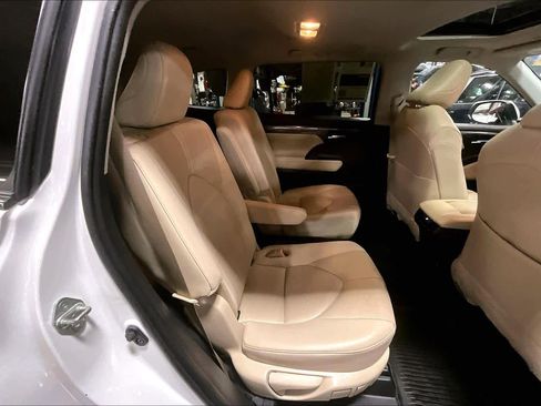 Certified 2020 Toyota Highlander Limited image 19
