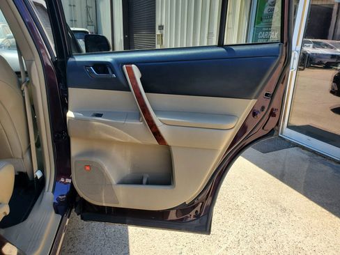 Used 2011 Toyota Highlander Limited w/ Tow Pkg FWD image 21