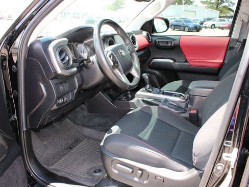 Used 2023 Toyota Tacoma SR5 AWD/4WD image 10