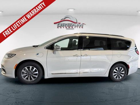 Used 2021 Chrysler Pacifica Limited w/ Premium & Safety Sphere Group FWD image 25