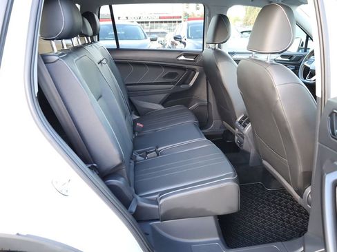 Used 2022 Volkswagen Tiguan SE image 16
