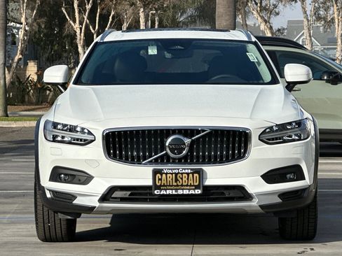 New 2025 Volvo V90 B6 Cross Country Ultra w/ Protection Package Premier image 3