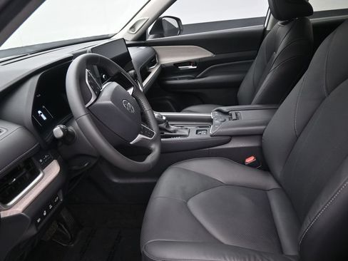 Used 2024 Toyota Grand Highlander AWD Hybrid image 12