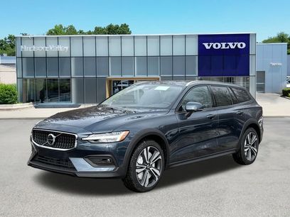 New 2026 Volvo V60 B5 Cross Country Plus w/ Protection Package Premier