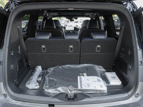 New 2026 INFINITI QX80 4WD w/ Sport Exterior Package image 33