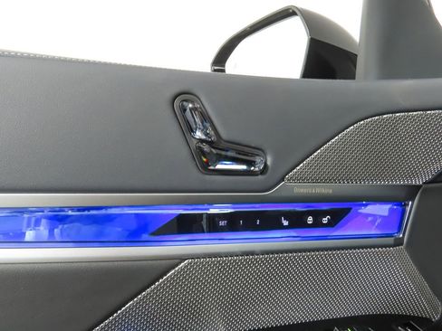 Used 2025 BMW i7 eDrive50 w/ M Sport Package RWD image 12