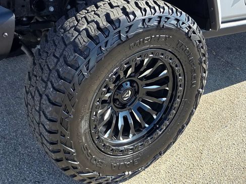 Used 2024 Jeep Wrangler Unlimited Rubicon 4xe AWD/4WD image 11