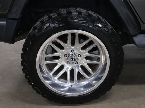 Used 2019 Jeep Wrangler Unlimited Sahara image 37