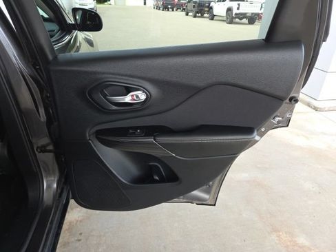 Used 2014 Jeep Cherokee Latitude w/ Cold Weather Group FWD image 50