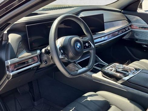 Used 2023 BMW i7 xDrive60 AWD/4WD image 9
