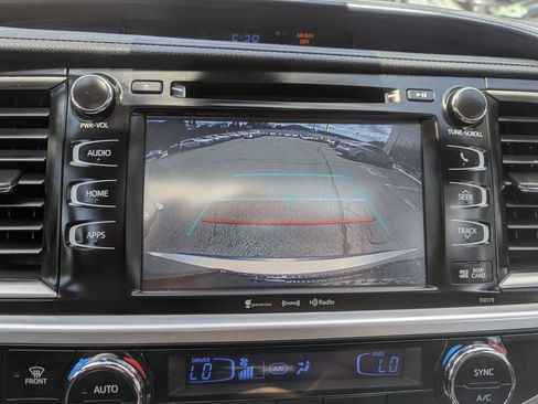 Used 2018 Toyota Highlander XLE AWD/4WD image 23
