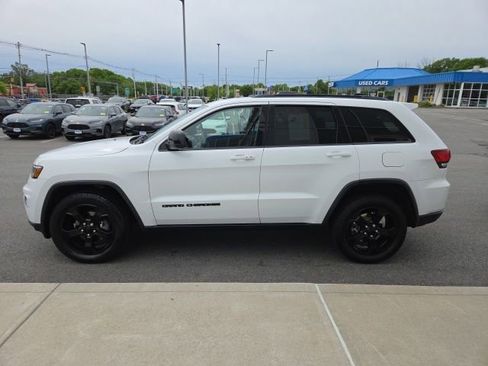 Used 2018 Jeep Grand Cherokee Laredo AWD/4WD image 4