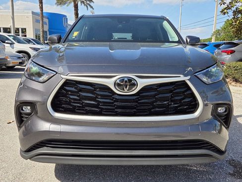 Used 2022 Toyota Highlander LE image 2
