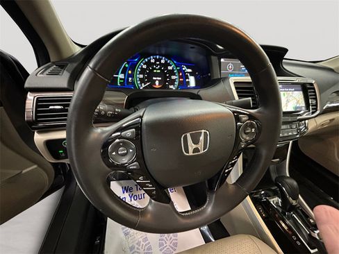 Used 2017 Honda Accord Touring image 12