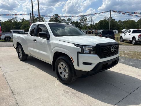 Used 2022 Nissan Frontier S RWD image 3