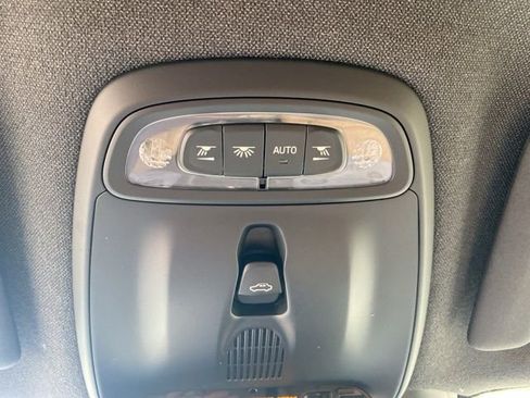 Used 2020 Volvo XC40 T5 Inscription image 13