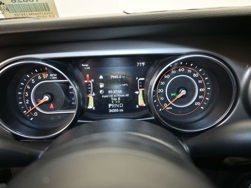 Certified 2022 Jeep Gladiator Willys image 15