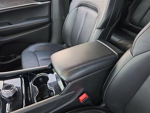 Used 2023 Jeep Grand Cherokee Limited image 36