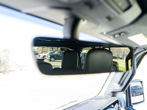 Used 2023 Jeep Wrangler Unlimited Sahara image 22