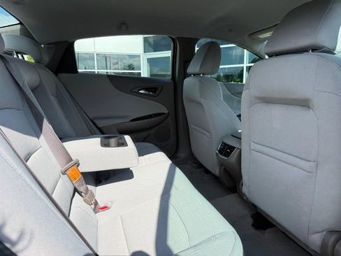 Used 2017 Chevrolet Malibu LT FWD image 12