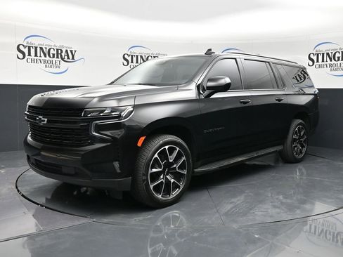 Used 2023 Chevrolet Suburban RST AWD/4WD image 3