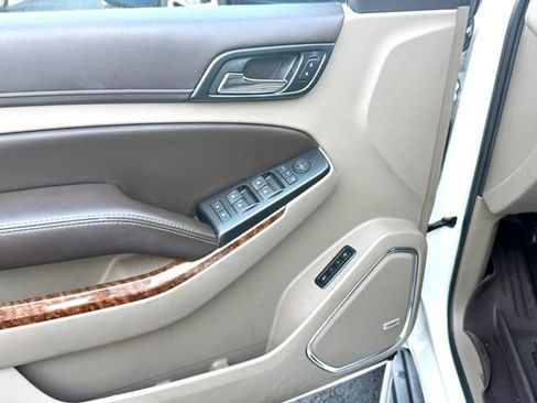 Used 2016 Chevrolet Suburban LTZ RWD image 17