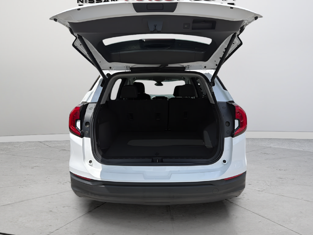 Used 2022 GMC Terrain SLE w/ Driver Convenience Package FWD image 10