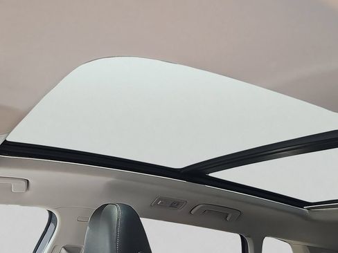 Used 2022 Volkswagen Taos SE w/ Panoramic Sunroof Package AWD/4WD image 14