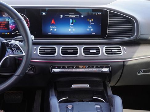 Used 2025 Mercedes-Benz GLS 450 4MATIC image 18