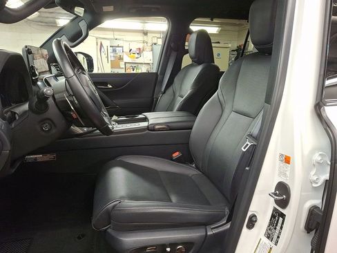 Used 2024 Lexus LX 600 4WD w/ Luxury Package image 9