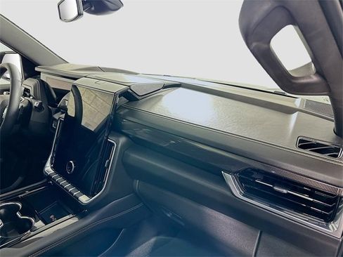 Used 2025 GMC Yukon Elevation image 29