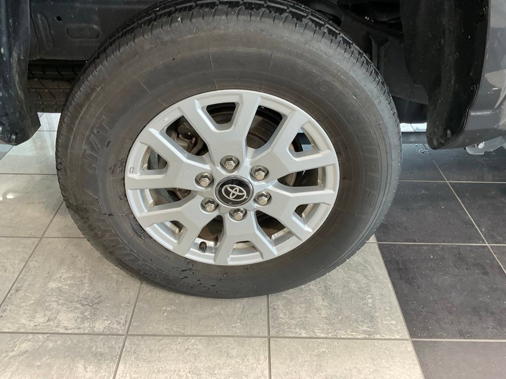 Certified 2025 Toyota Tacoma SR5 AWD/4WD image 7