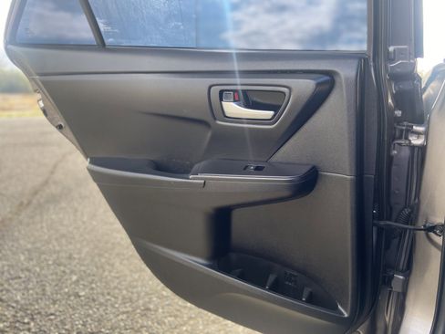 Used 2017 Toyota Camry SE image 8